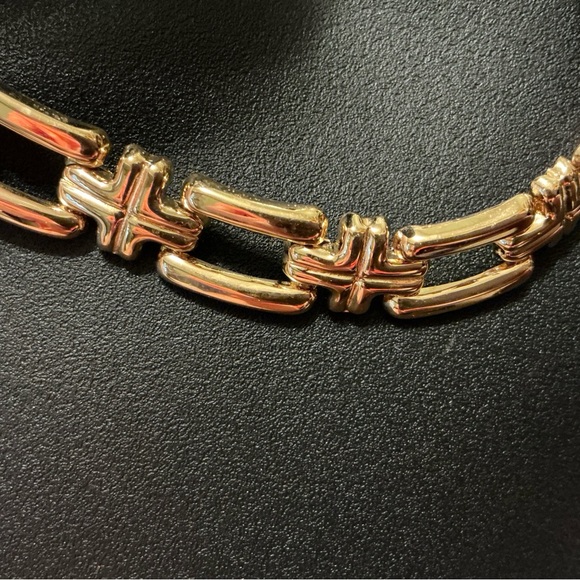 Elegant Gold-Tone Intertwined Segment Fashion Necklace for Women 18” - Picture 5 of 5